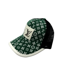 Hat-1053