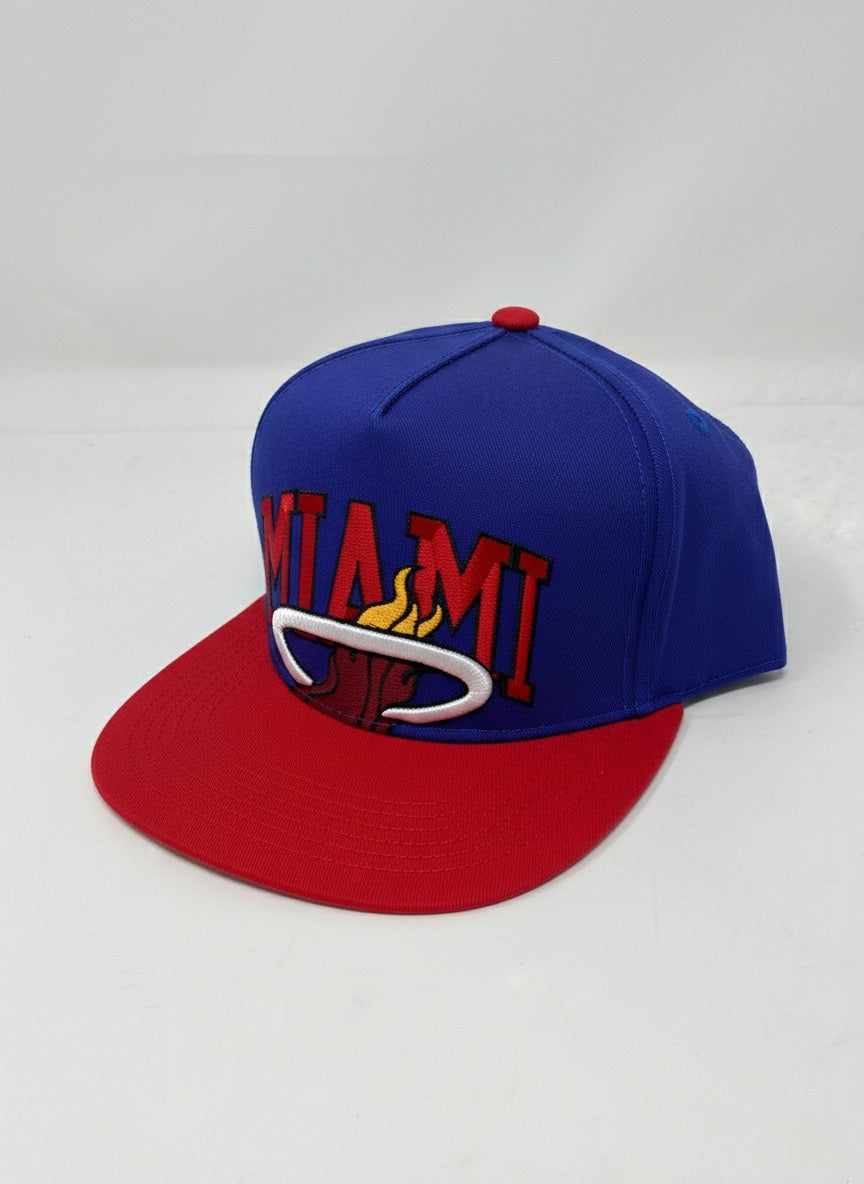 Hat-1521